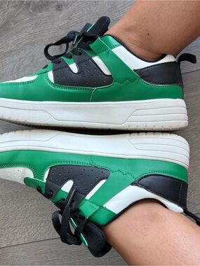 Green and Black Low-Top Sneakers - Casual Shoes